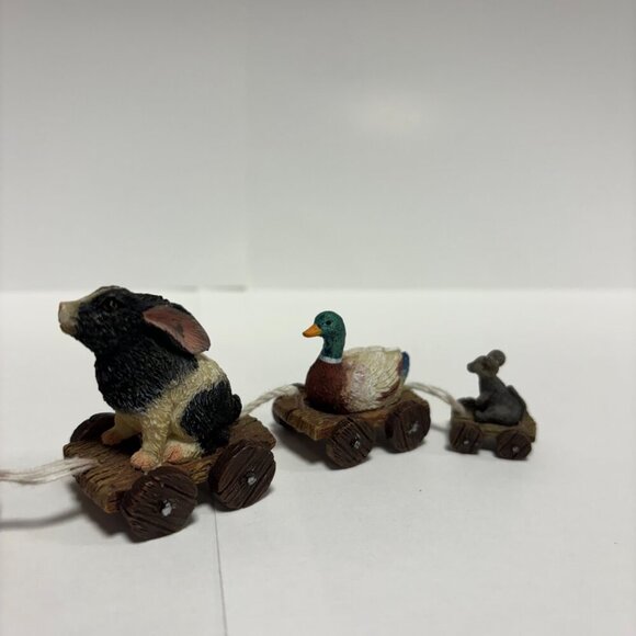 Boyds Bears Figurine with Animals in Red and White - Picture 10 of 13